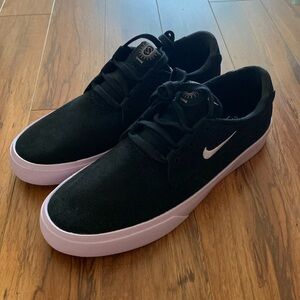Nike Sb Shane in black and purple/doll. Size 9.5